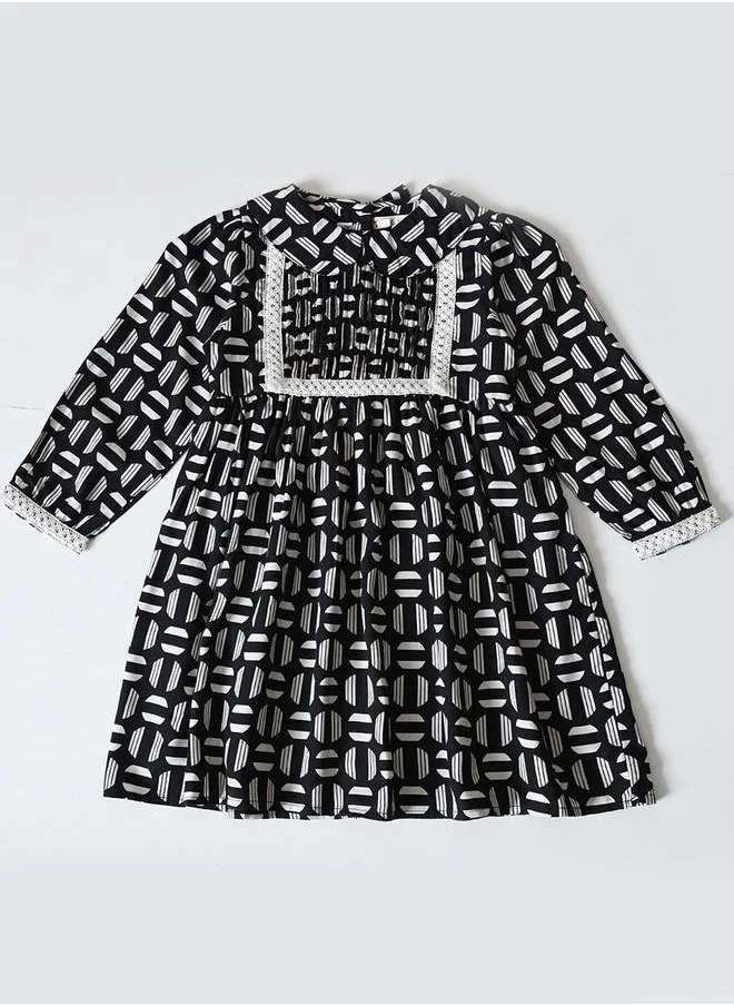بيلا مودا Bella Moda Printed Lace Detail Knee-Length Dress