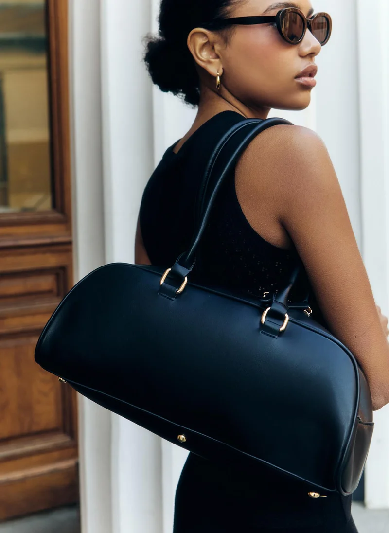 Long baguette bag with thin handles