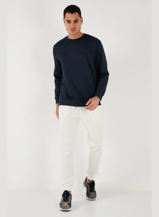 بوراتي بلوزة رجالي بياقة دائرية وأكمام طويلة بقصة عادية من بوراتي