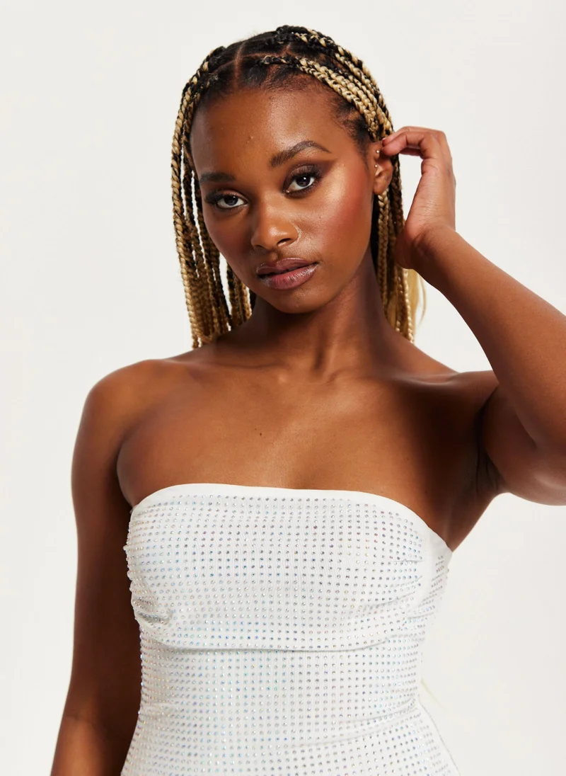 Liquorish فستان قصير شبكي مرصع بالألماس أبيض