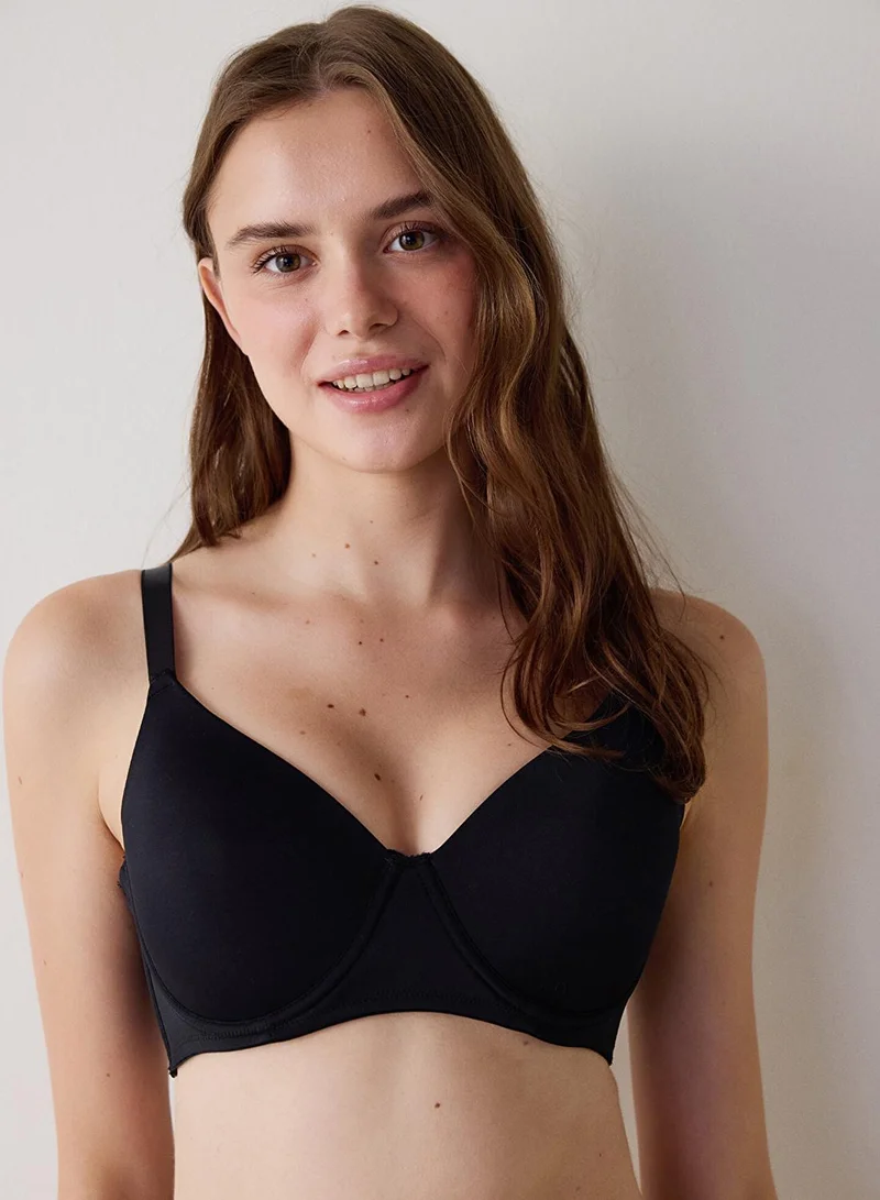 بنتي حمالة صدر مارفل سوداء