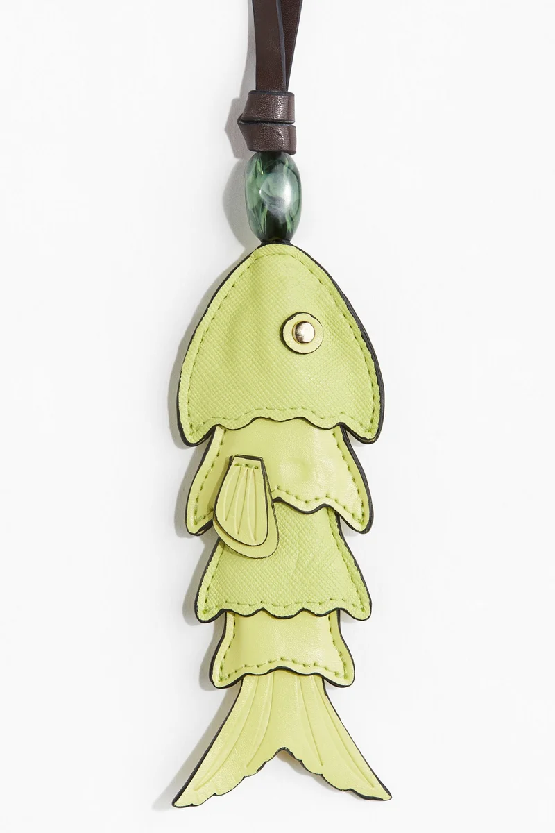 اتش اند ام إكسسوار للحقيبة بشكل سمكة