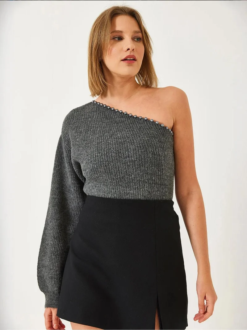 Bianco Lucci LUCCI Asymmetrical Collar Textured Knit Sweater