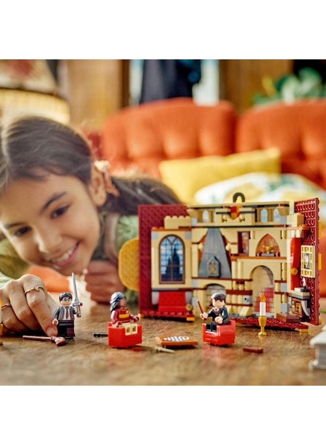 LEGO LEGO 76409 Harry Potter Gryffindor House Banner Set  - Image 4