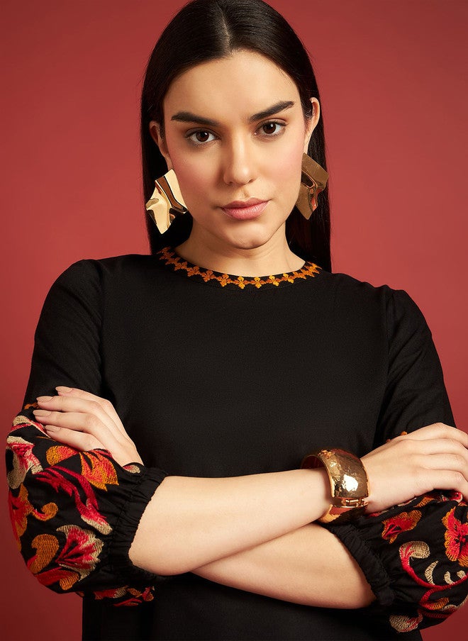 Baizee بلوزة دائرية العنق مزينة بالزهور من Routes by All About You للنساء - Image 2