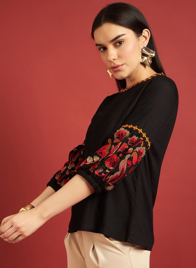 Baizee بلوزة دائرية العنق مزينة بالزهور من Routes by All About You للنساء - Image 3