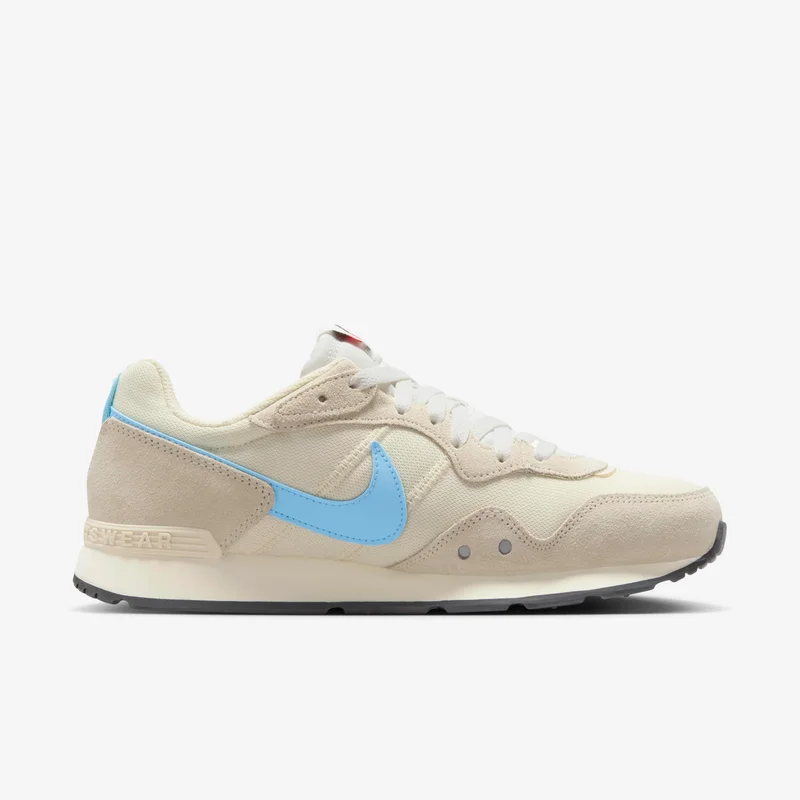 Nike Women's Venture Runner Shoe