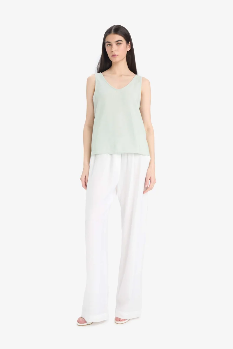 ديفاكتو Regular Fit V-Neck Sleeveless Blouse