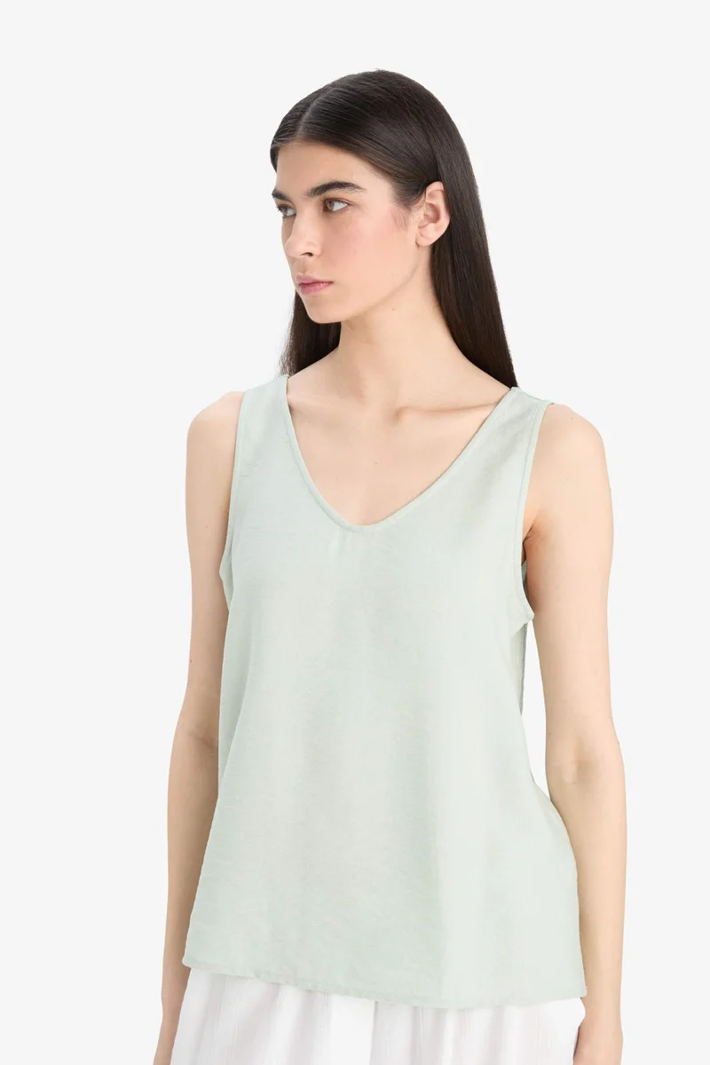 ديفاكتو Regular Fit V-Neck Sleeveless Blouse