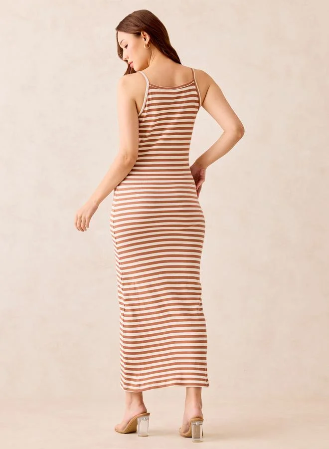 أوجيدر فستان طويل مخطط بتفاصيل مضلعة