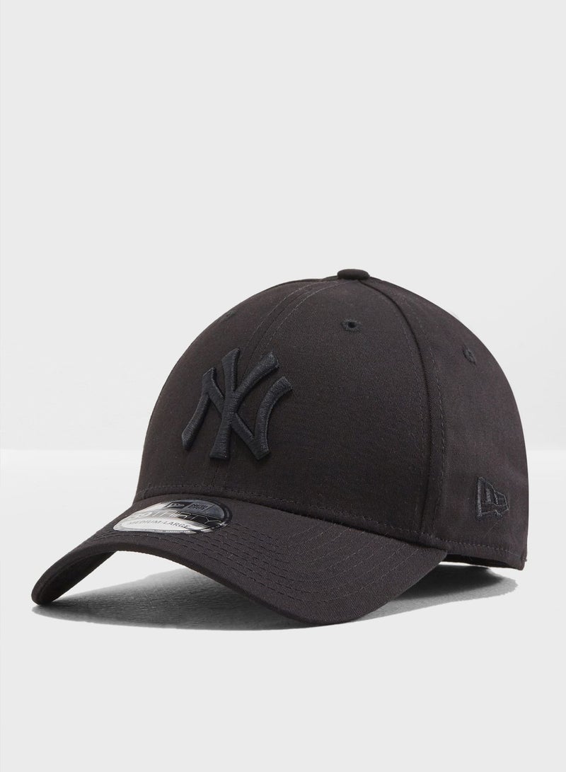 NEW ERA 39Thirty League Basic New York Yankees Stretch-Fit Cap  - Image 1
