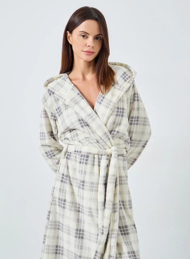 ستايلي روب فليس بياقة هودي ونقشة مربعات