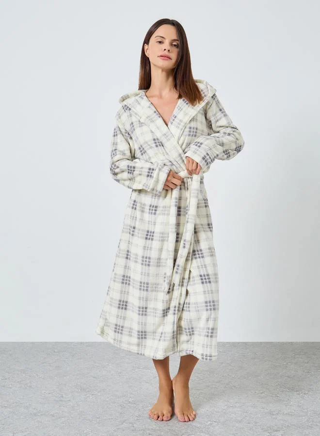 ستايلي روب فليس بياقة هودي ونقشة مربعات