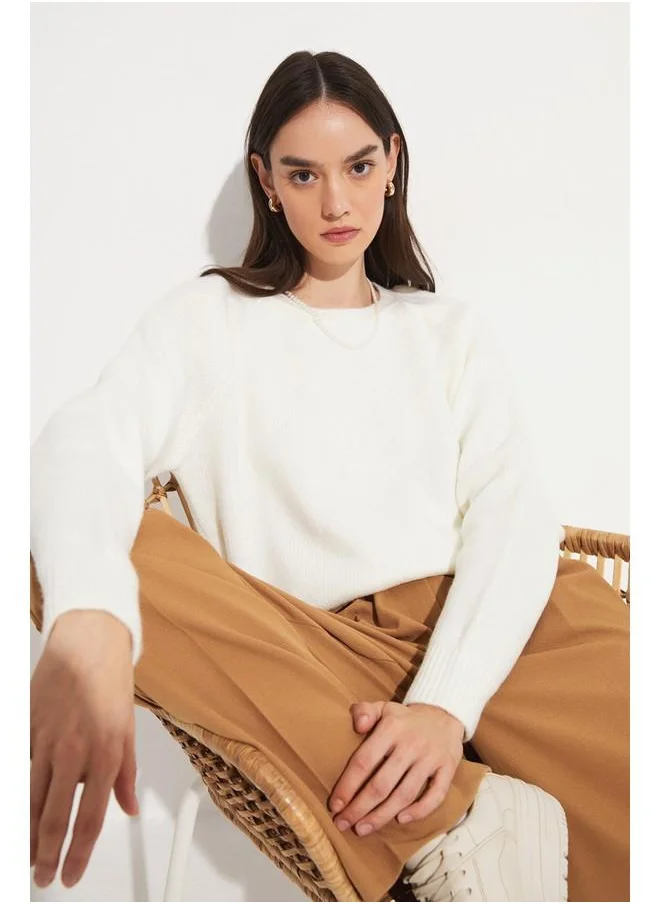 JUNE June Crew Neck Basic Sweater Ecru