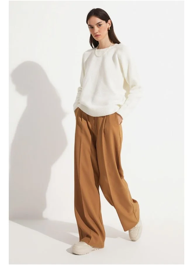 JUNE June Crew Neck Basic Sweater Ecru