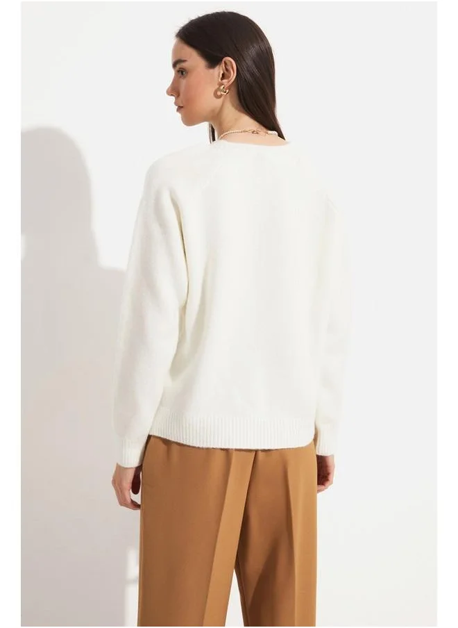 JUNE June Crew Neck Basic Sweater Ecru