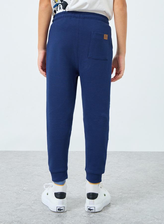 ستايلي بنطال جوغرز بتفاصيل بارزة الملمس - Image 4