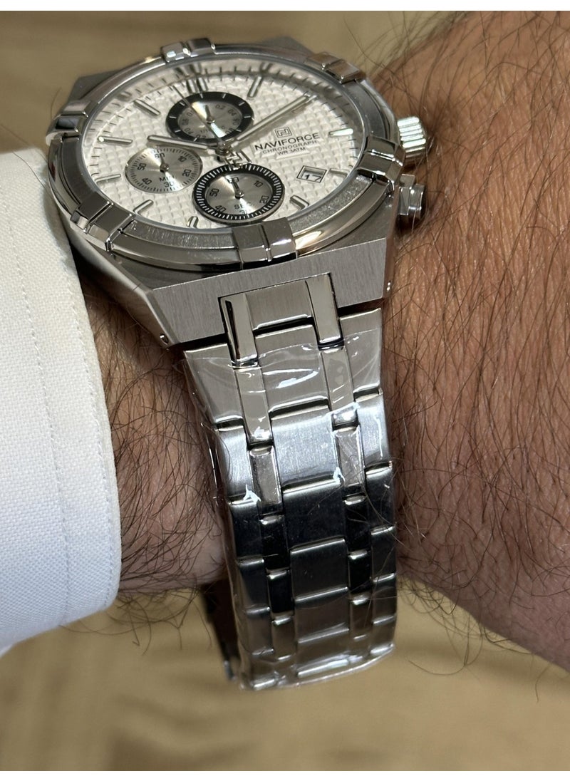NAVIFORCE Sports and Stylish Chronometer Calendar Men's Wristwatch  - Image 4