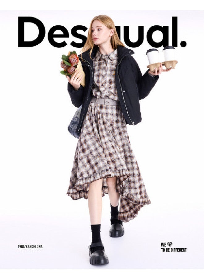 DESIGUAL تنورة جينز جديدة بتصميم مربعات ملونة لخريف/شتاء 2025 مع حواف مموجة - Image 1