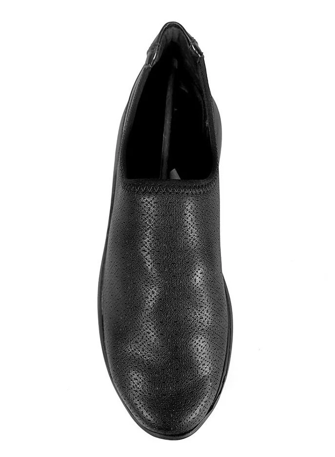 كابلي سنيكرز منخفضة ذات وسادة مريحة وتصميم متين