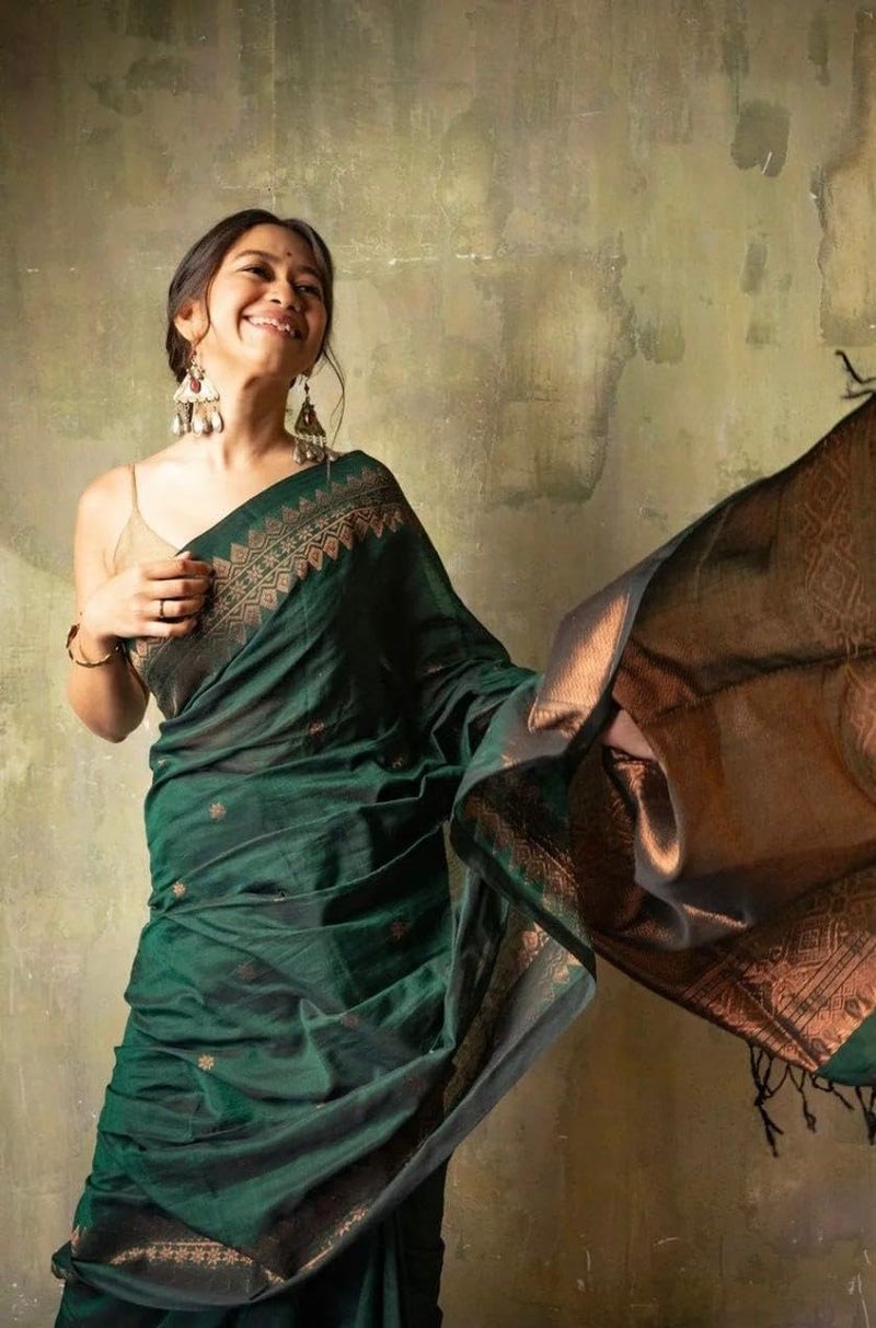 Vivatra Women Banarasi Soft Silk Saree | Jacquard Weaving with Rich Pallu & Border | Includ Matching Utitched Blouse Piece (VT-KP-6012-Green) - Image 4