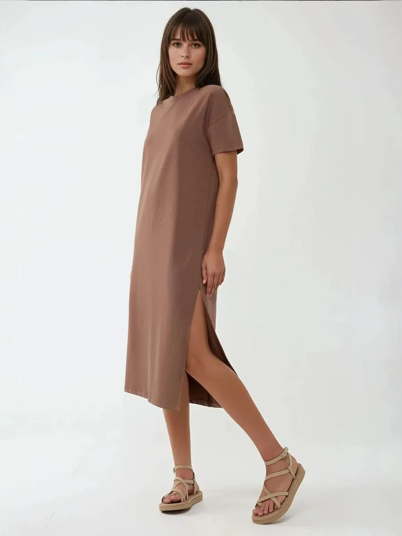 زوبعة فستان ميدي بقصة مريحة وياقة دائرية