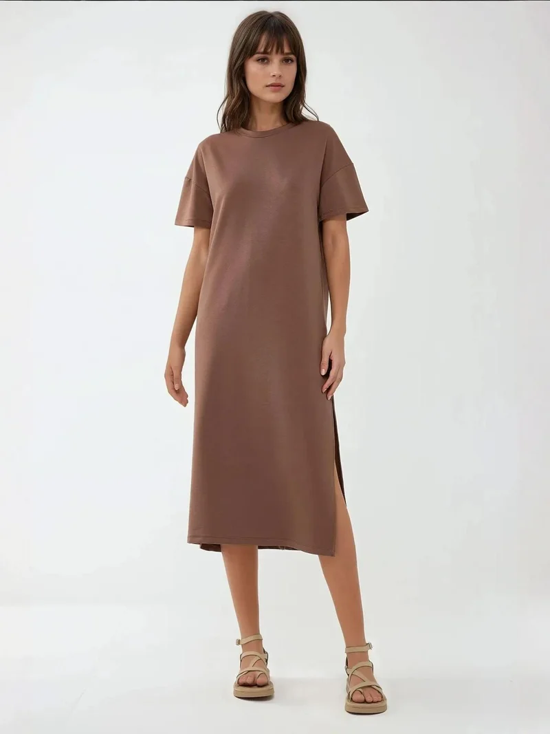 زوبعة فستان ميدي بقصة مريحة وياقة دائرية