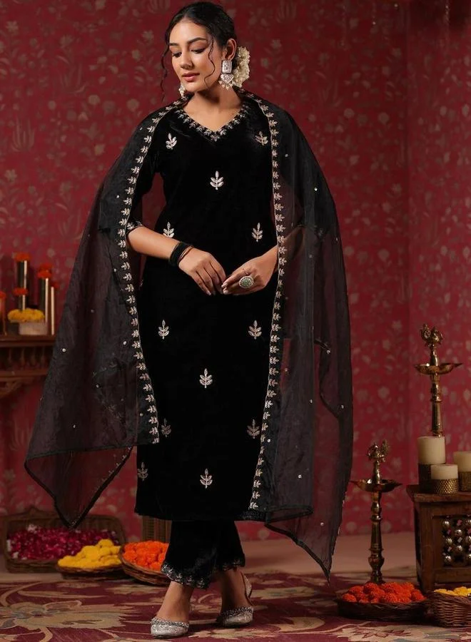 آي شين طقم كورتا وبنطال مع شال بلون أسود بخامة مخملية