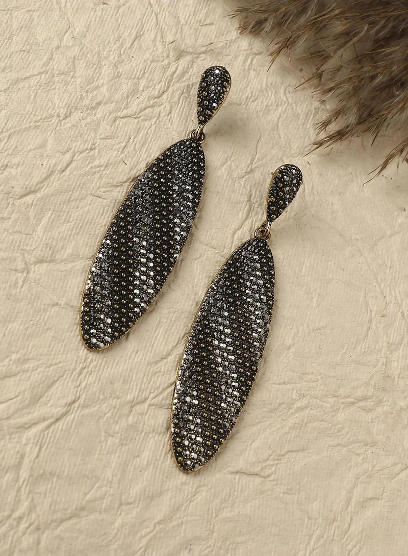 SOHI Contrast Intricate Oval Artificial Drop Earring Jewellery