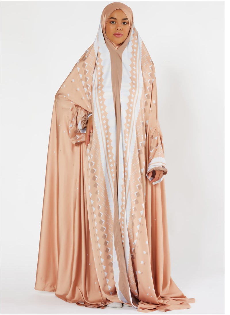 صبر - فستان صلاة سانا من الساتان باللون البيج مع حقيبة سفر - Image 1