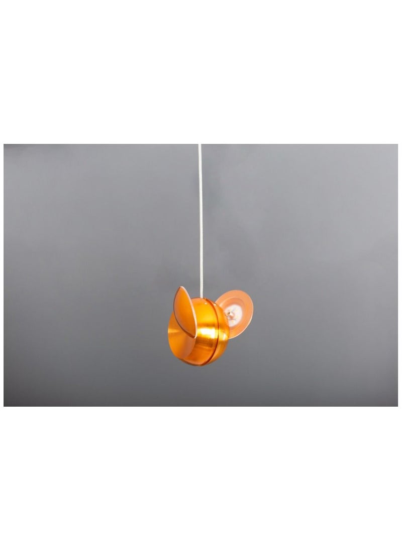 A golden chandelier hanging from the ceiling with a yocandel pendant