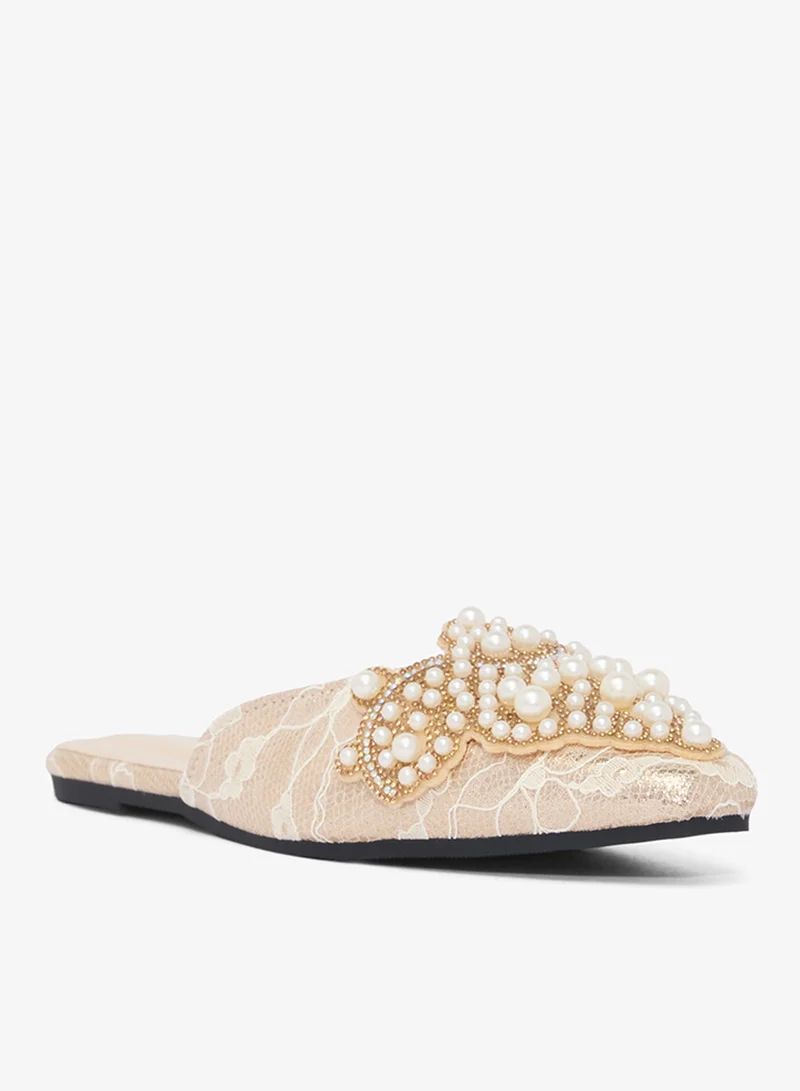 خزانة Pearl Detail Pointed Toe Flat Sandals