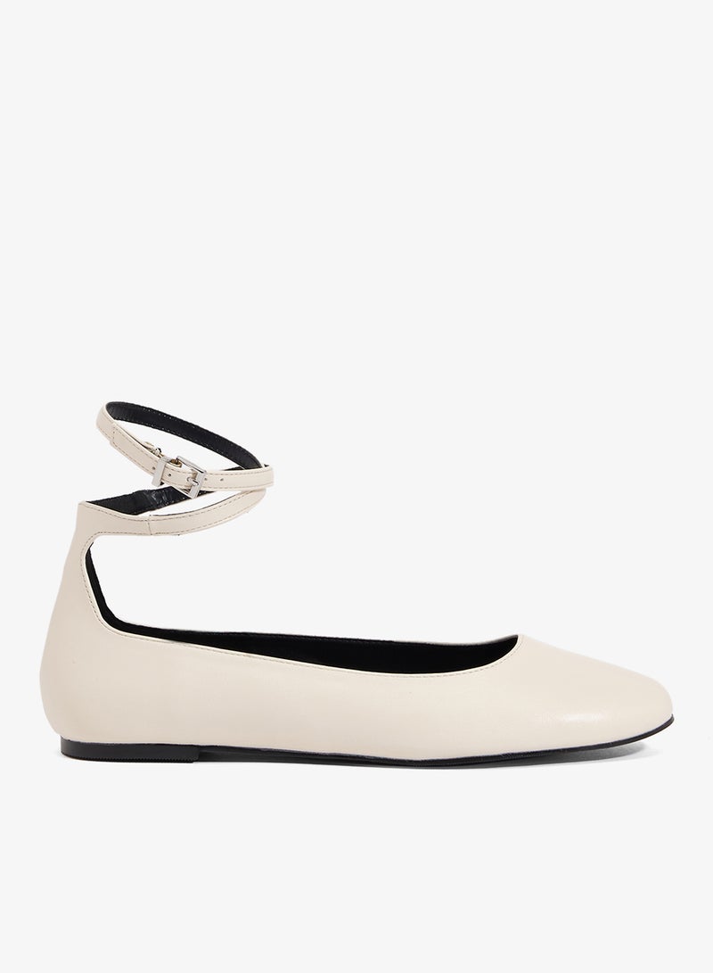 ريد حذاء باليرينا بحزام للكاحل من تاميا - Image 1