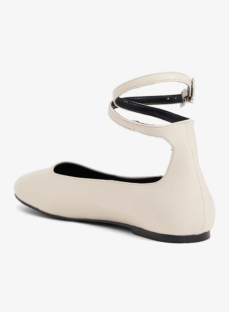 ريد حذاء باليرينا بحزام للكاحل من تاميا