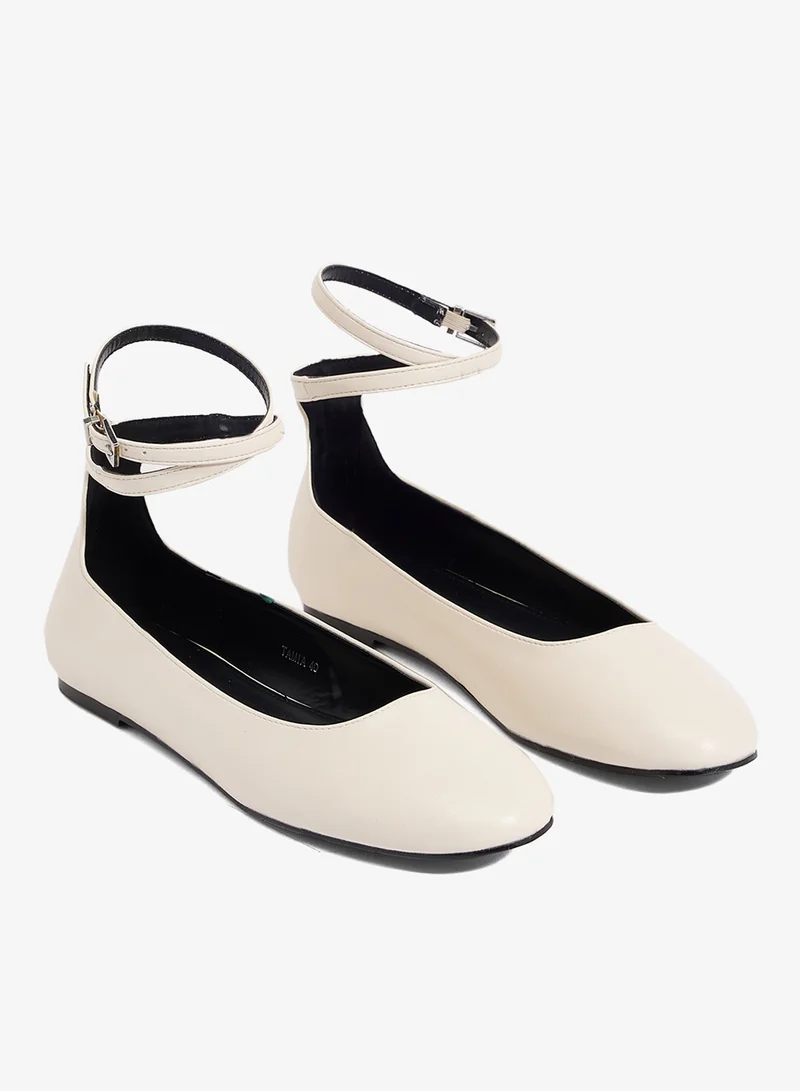 ريد حذاء باليرينا بحزام للكاحل من تاميا