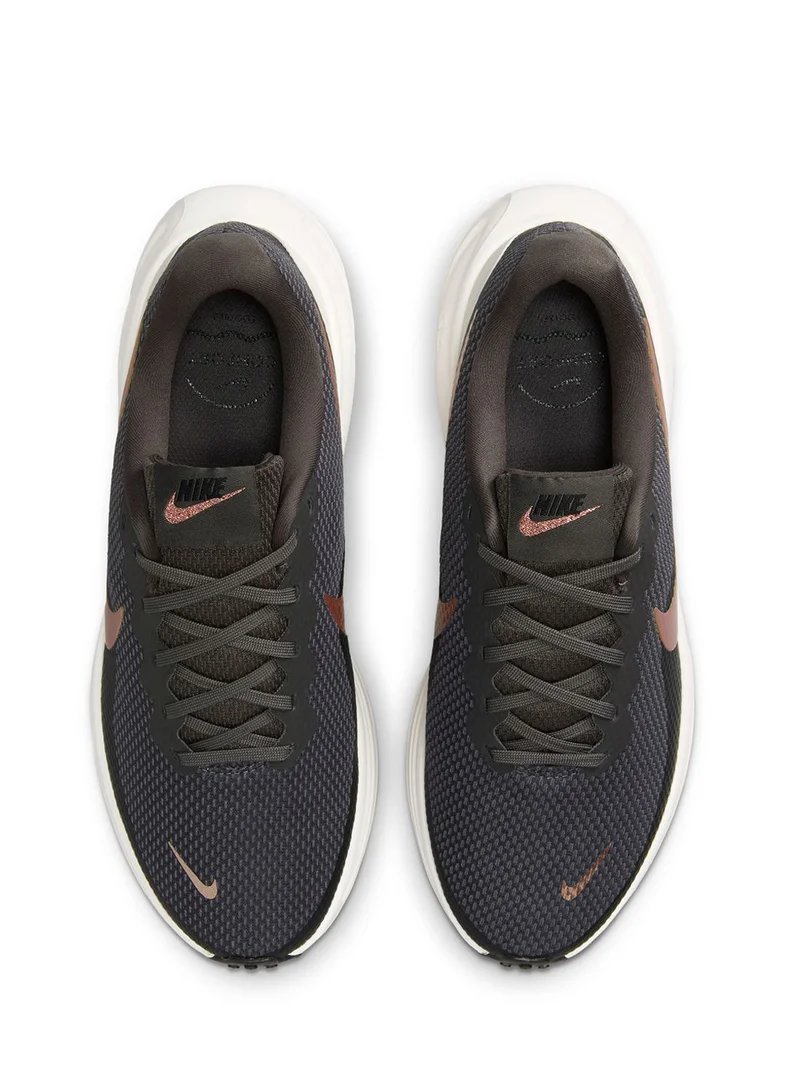 Nike Revolution 8