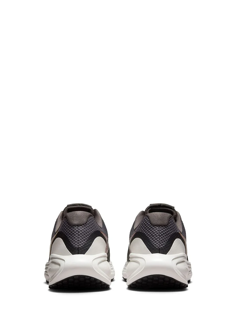Nike Revolution 8