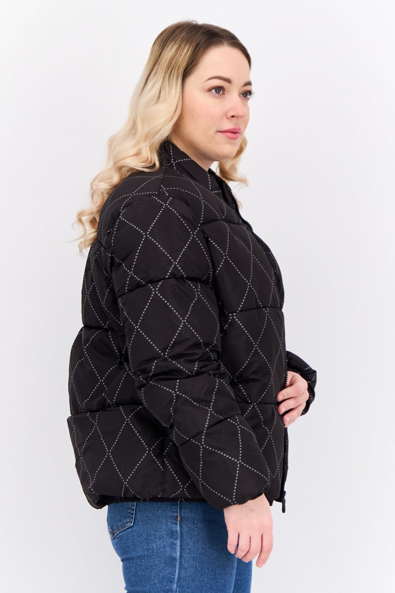 Lyle & Scott جاكيت مبطن مزين بشعار للنساء، مجموعة سوداء - Image 2