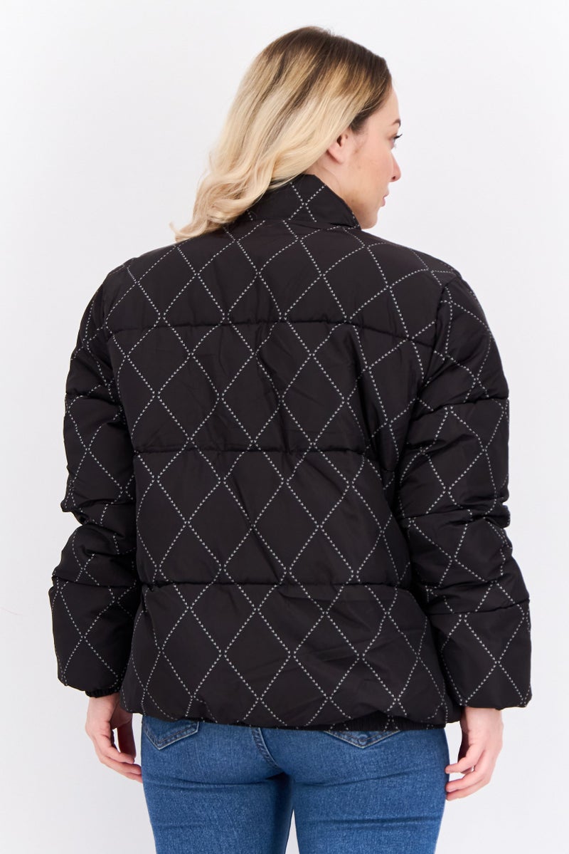 Lyle & Scott جاكيت مبطن مزين بشعار للنساء، مجموعة سوداء - Image 3