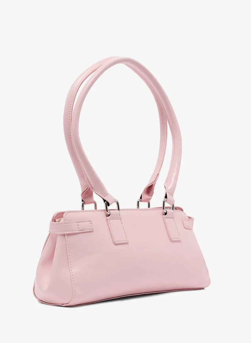 ايلا حقيبة من الشرق إلى الغرب