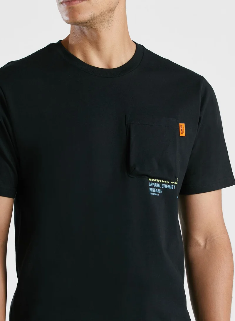MUSIUM DIV. Logo T-Shirt