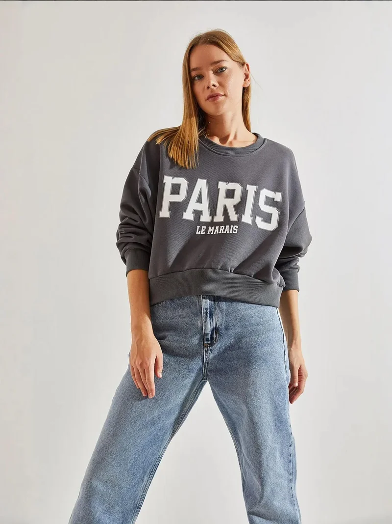 Bianco Lucci Cropped Crew Neck Cotton Sweatshirt with Front Text Print