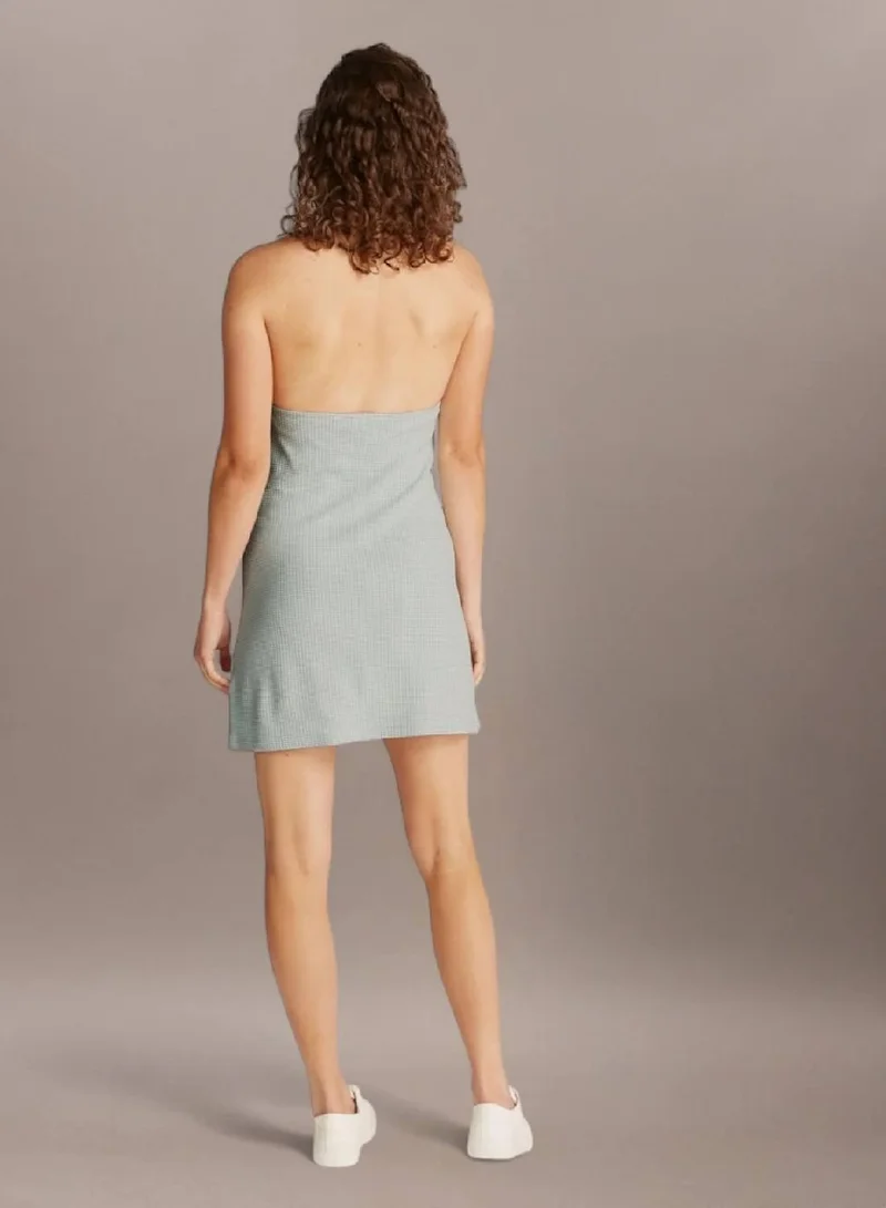 كالفن كلاين جينز فستان بنمط وافل وبحمالة حول العنق