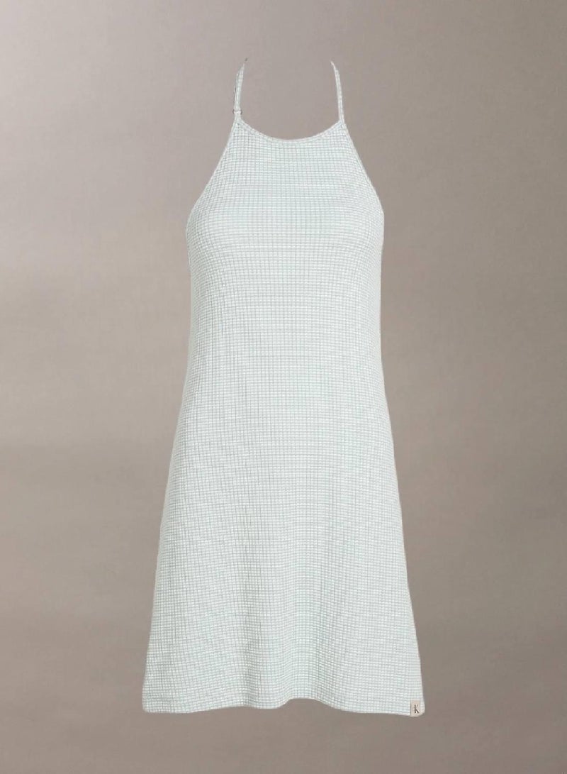 كالفن كلاين جينز فستان بنمط وافل وبحمالة حول العنق - Image 5