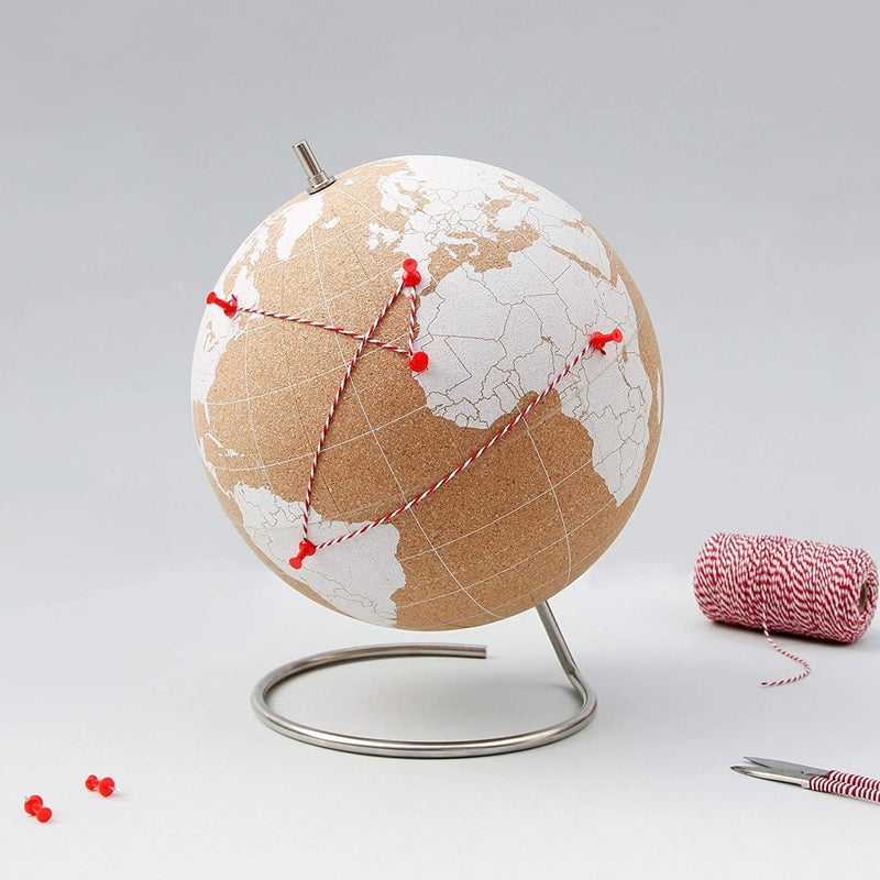 صك UK Suck UK Cork Globe World Map مع دبابيس الدفع - خريطة كاملة للعالم العالمي في الفلين الجميل. ميني 6 بوصة الكرة الأرضية - Image 2