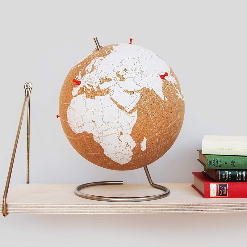 صك UK Suck UK Cork Globe World Map مع دبابيس الدفع - خريطة كاملة للعالم العالمي في الفلين الجميل. ميني 6 بوصة الكرة الأرضية - Image 4
