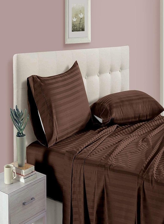 طقم ملاءات سرير QWF Anjali Overseas قطن ساتان سادة 300 TC مقاس مزدوج كوين مع غطاءين للوسائد، لون بلاتيني فاخر، خطوط سادة أنيقة - 90 × 100 مع حقيبة جذابة، 14 لونًا (بني فاتح).