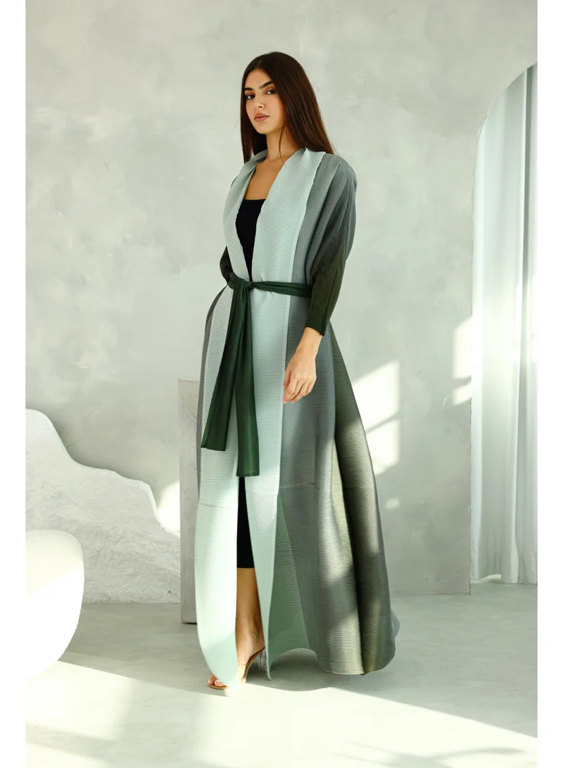 اكسا عباية أنيقة بحزام متوسط ​​باللون الأخضر بدرجات مختلفة
