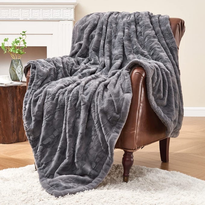 FAUX FUR THROW BLANKET SUPER SOFT COZY BLANKET LUXURY FLUFFY BLANKET WARM PLUSH BED THROW GRAY 50 X 60