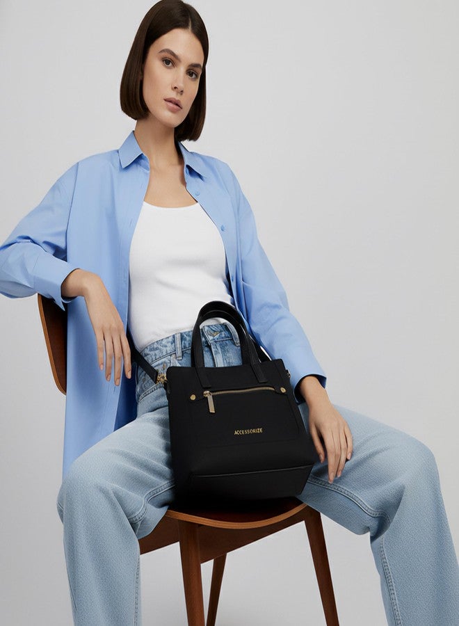 أكسيسورايز حقيبة كايلي النسائية السوداء من أكسسورايز لندن | حقيبة كتف صغيرة مقاومة للماء مع حزام كتف قابل للفصل | حقيبة يد أنيقة للاستخدام اليومي والسفر - Image 3
